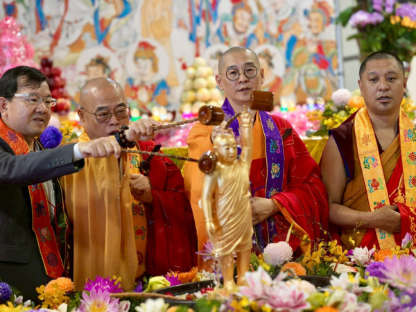 廣修禪寺舉辦佛誕節浴佛祈福活動，新北市市長侯友宜也蒞臨參與